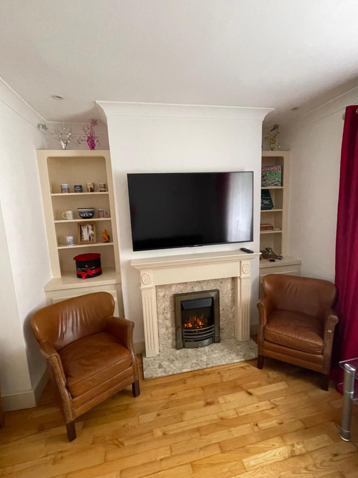 In Shared House In Kensington