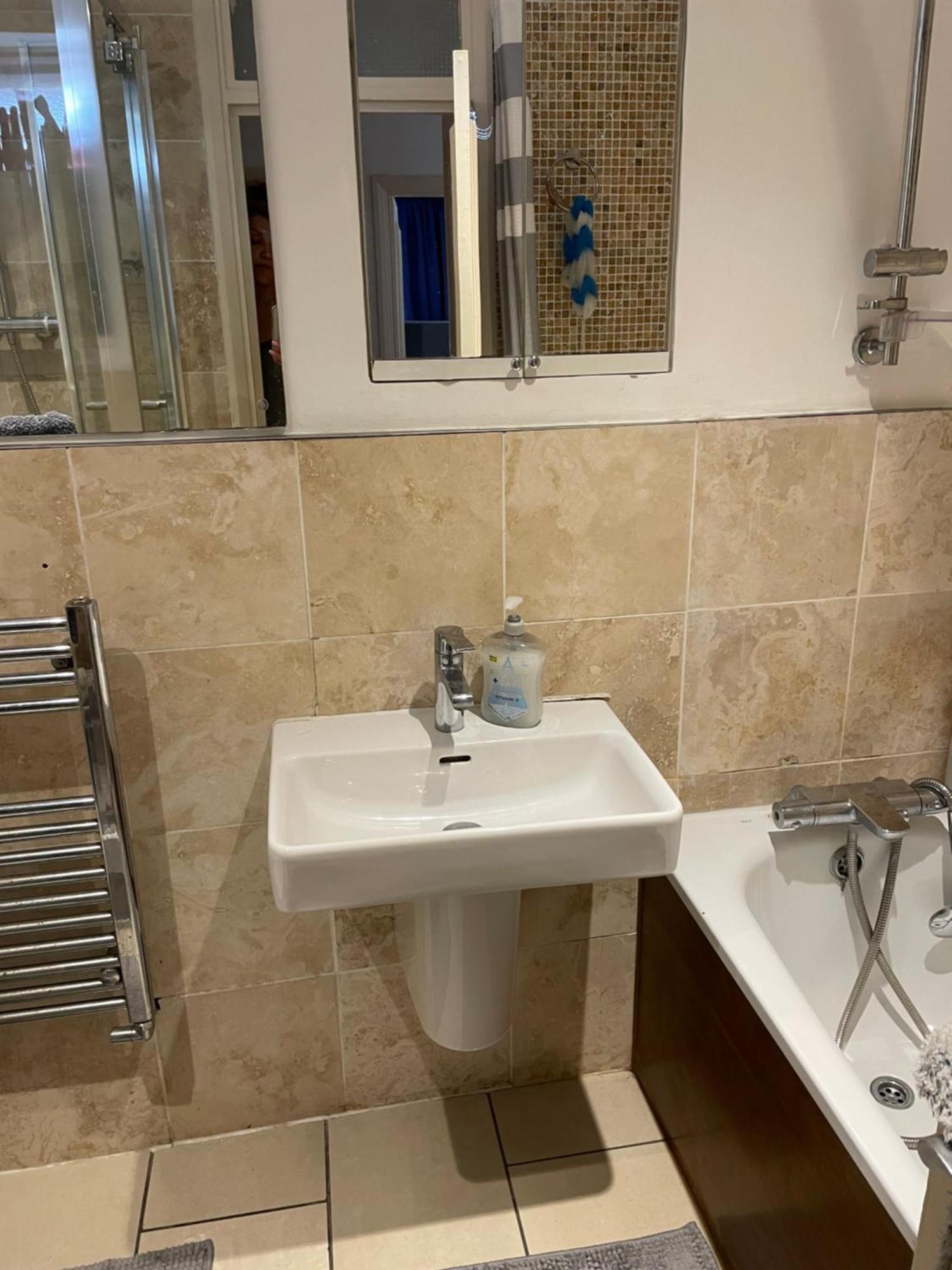 In Shared House In Kensington *